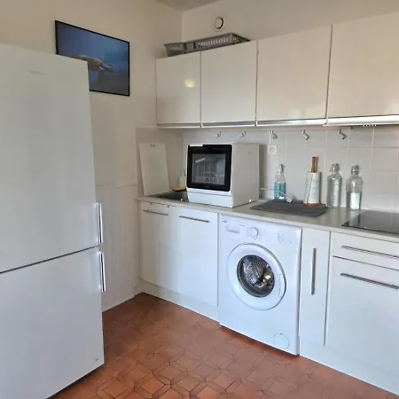 Apartment Avec Terrasse Vue Mer, A 60m, Parking Hyeres